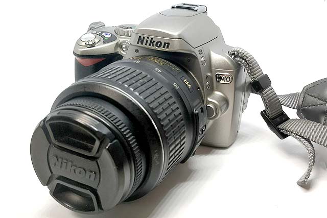 Nikon D40で「何らかの異常を検出しました」エラー。自分でできること 